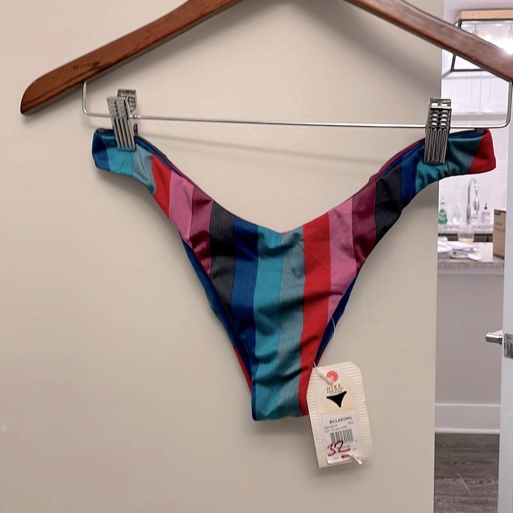 Billabong bikini bottom. Medium. Striped/ multicolor. NWT.